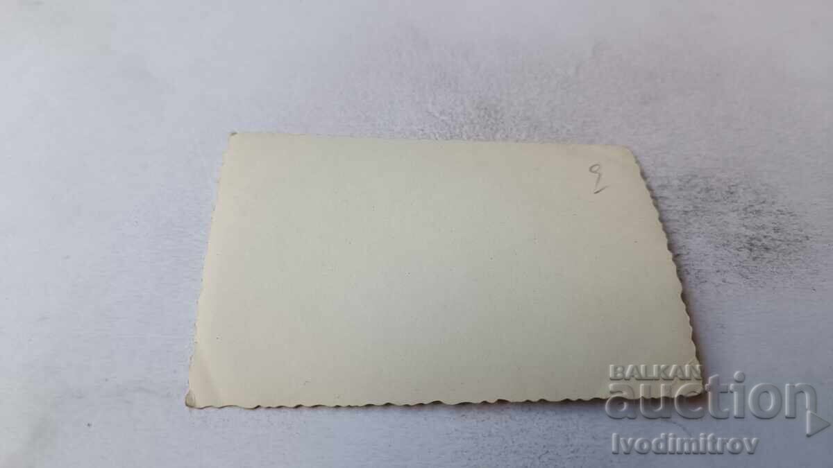 Аукцион Снимка Мъже и жени пред Здравно съвещателна СТАНЦИЯ