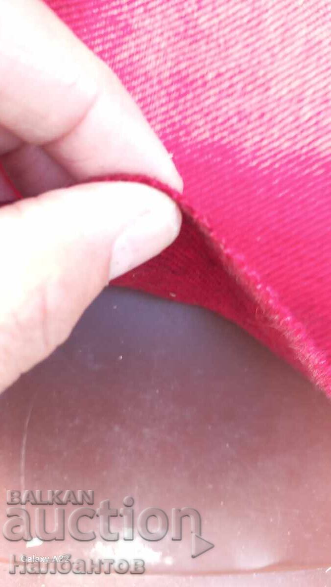 Livrarea STOFĂ SUBȚIRE SUBȚIRE VALURATĂ ROȘIE PENTRU ROCHII