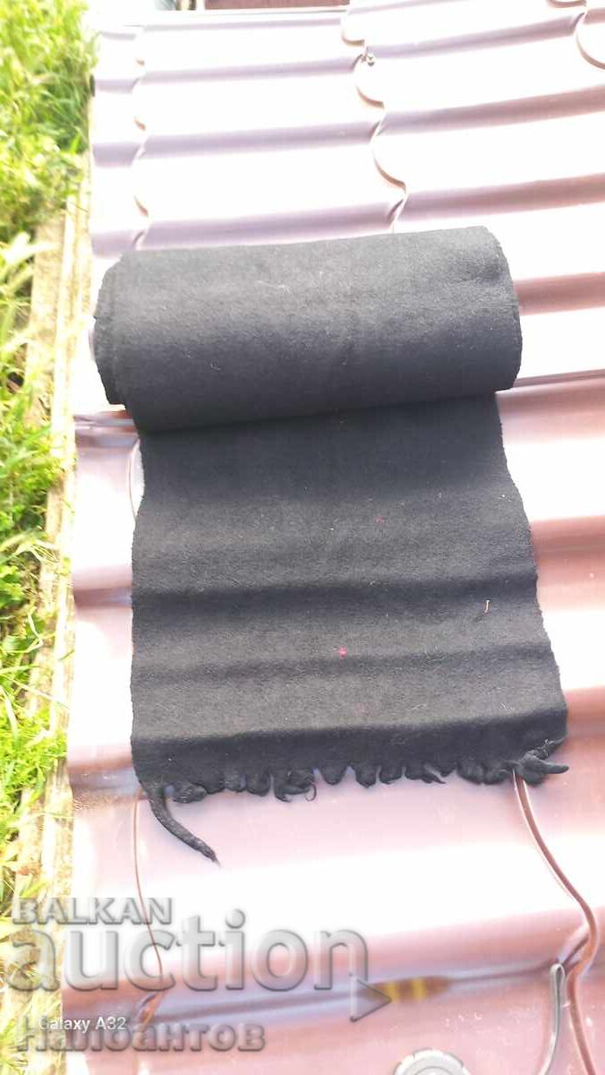 СТАР  ВЪЛНЕН ЧЕРЕН ПЛАТ ШАЕК ЗА НОСИИ