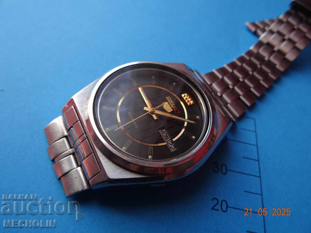 Auction  COLLECTOR'S JAPANESE SEIKO 5 AUTOMATIC 7009A -8