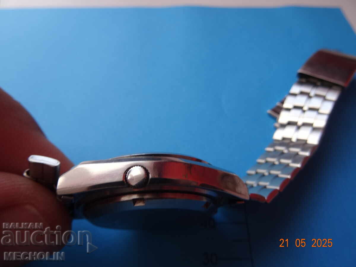 Delivery of COLLECTOR'S JAPANESE SEIKO 5 AUTOMATIC 7009A -8