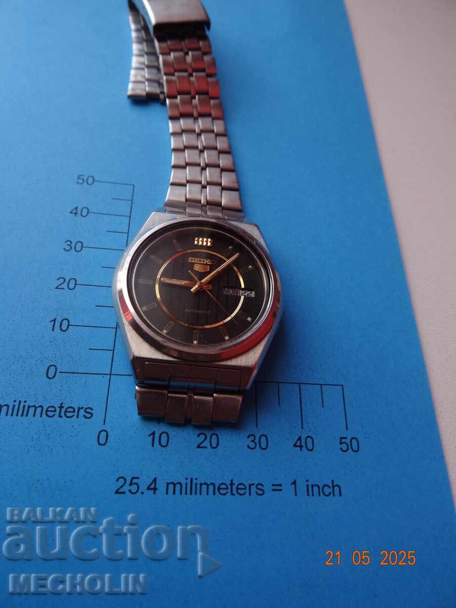 COLLECTOR'S JAPANESE SEIKO 5 AUTOMATIC 7009A -8