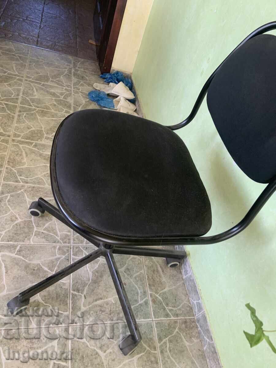 Delivery of ROTATING TABLE BLACK COLOR ALMOST NEW