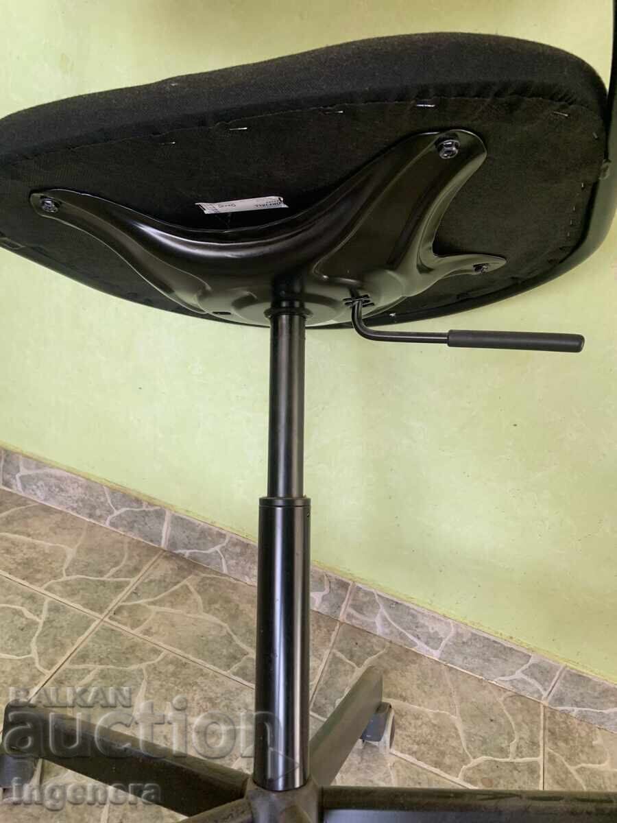 MASĂ ROTATIVĂ NEAGRĂ APROAPE NOUĂ - 6