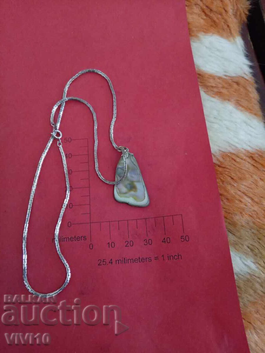 Colier vechi cu sidef cu preț € 15.34 | 30.00 BGN