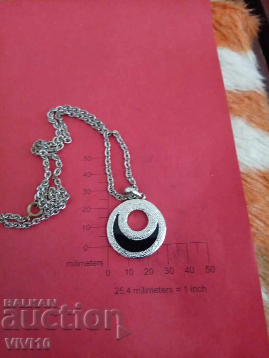 Старинно колие с емаил с цена 30.00 лв. | € 15.34 Старинно колие с емаил с цена 30.00 лв. | € 15.34