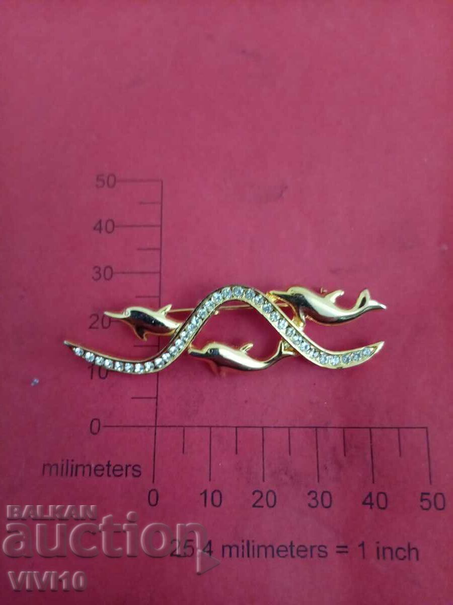 Antique brooch with stones