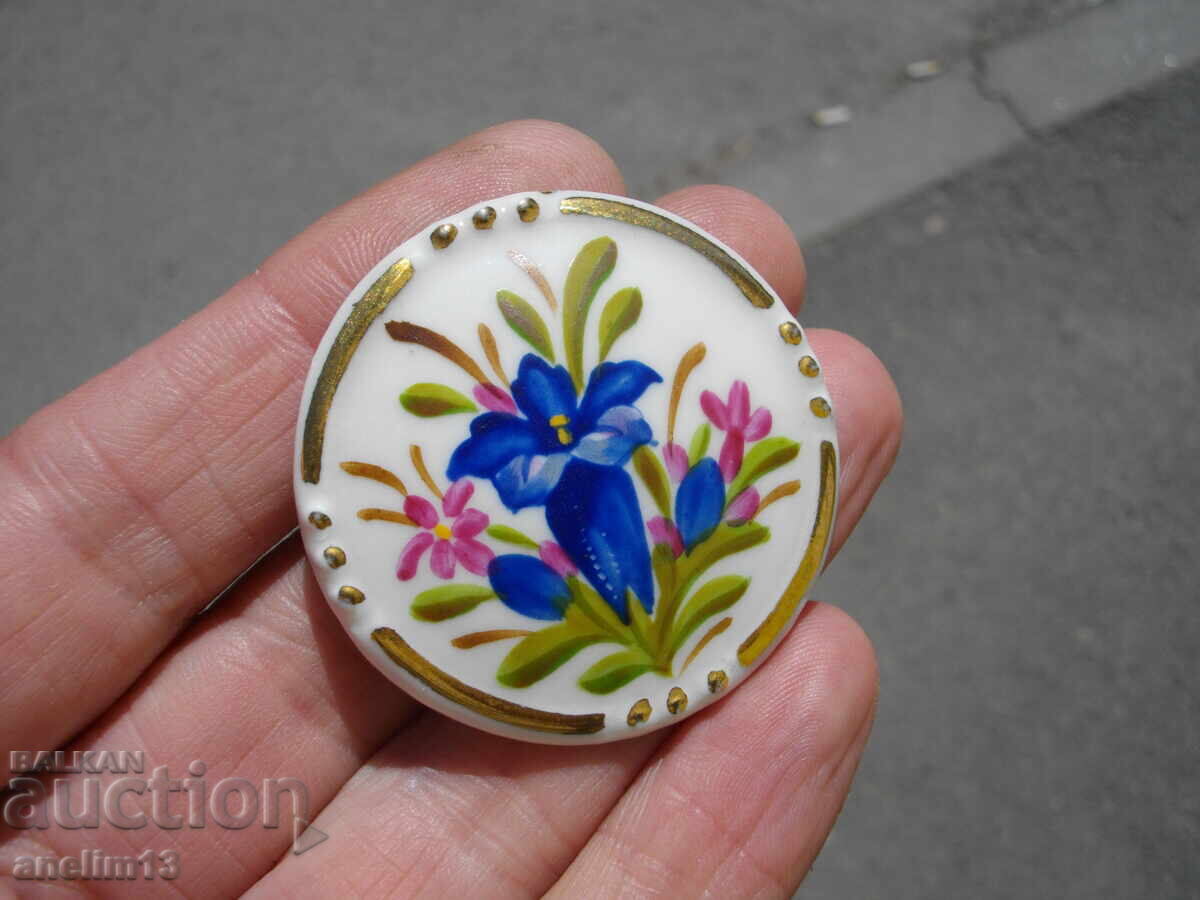 Auction  OLD BROOCH HAND-PAINTED PORCELAIN HANDMALEREI