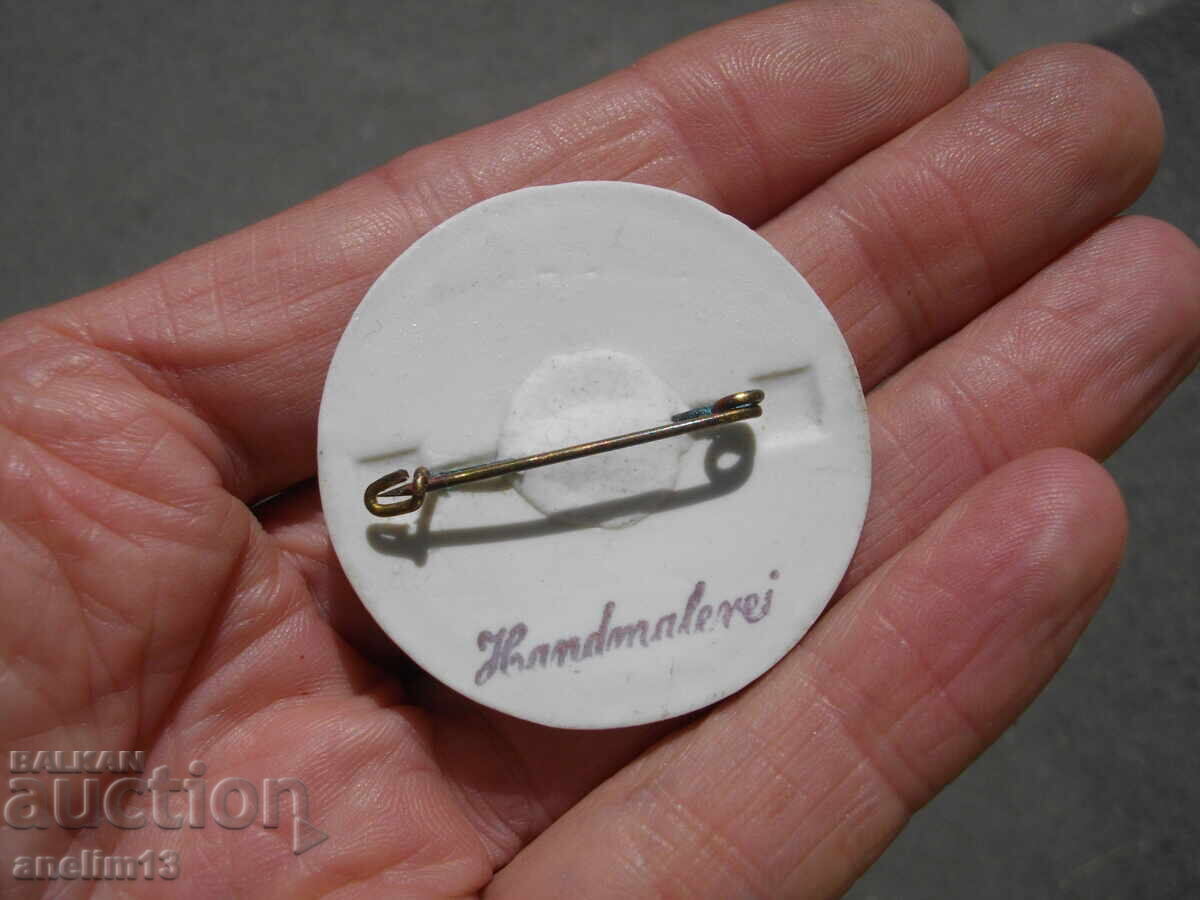 Delivery of OLD BROOCH HAND-PAINTED PORCELAIN HANDMALEREI