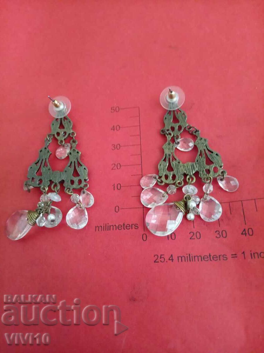 Cercei vechi cu pietre cu preț € 15.00 | 29.34 BGN Cercei vechi cu pietre cu preț € 15.00 | 29.34 BGN