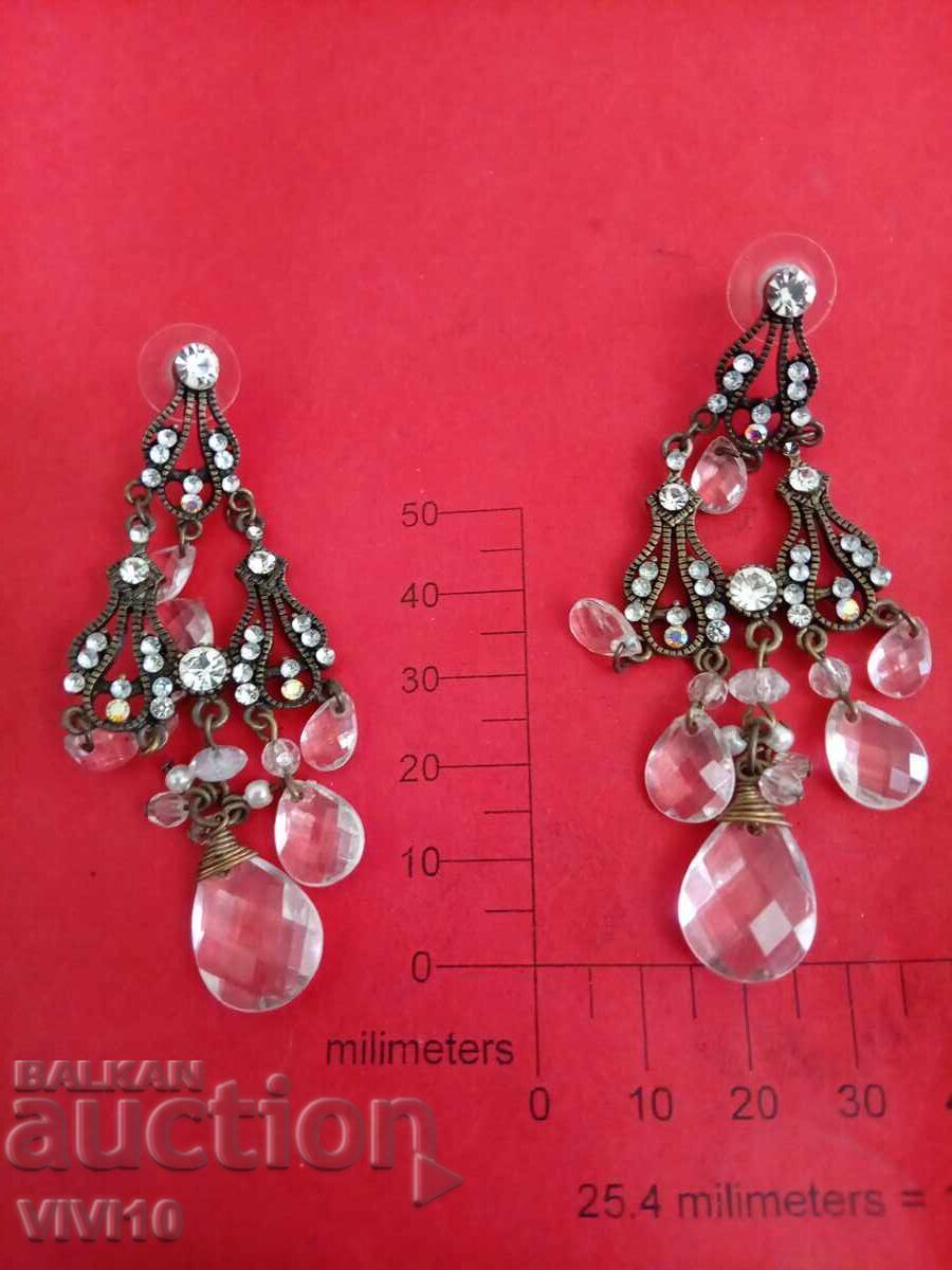 Cercei vechi cu pietre