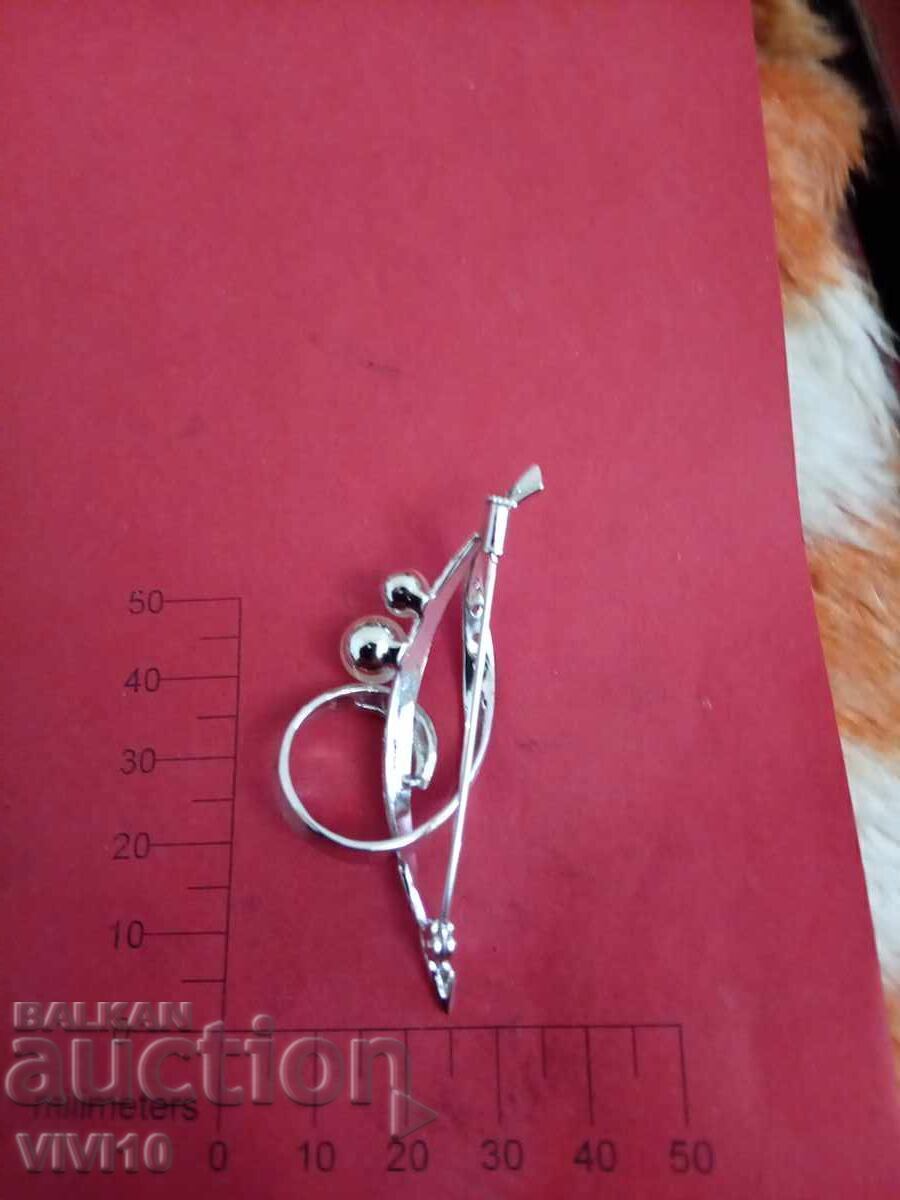 Broșă veche cu perle și pietre cu preț € 10.00 | 19.56 BGN