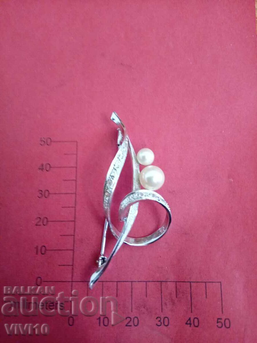 Broșă veche cu perle și pietre