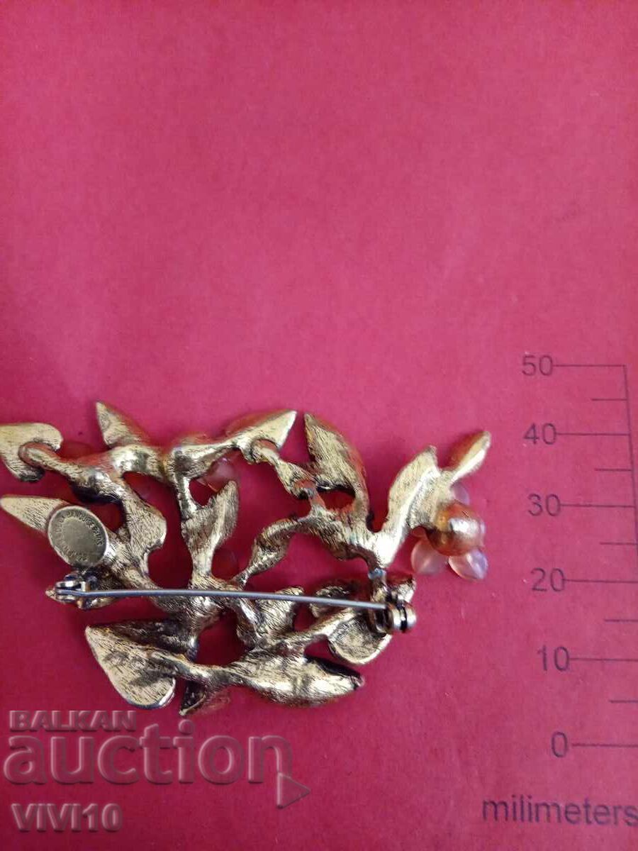 Старинна брошка емаил  ,Позлата, маркирана с цена 40.00 лв. | € 20.45