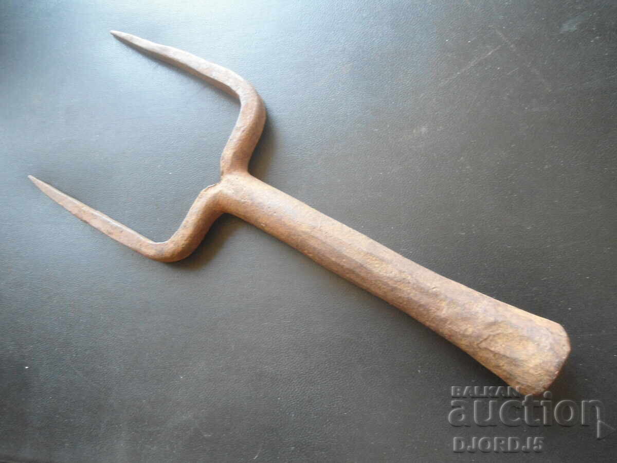 Ένα παλιό αμόνι φουρκέτας με τιμή 6.00 BGN | € 3.07