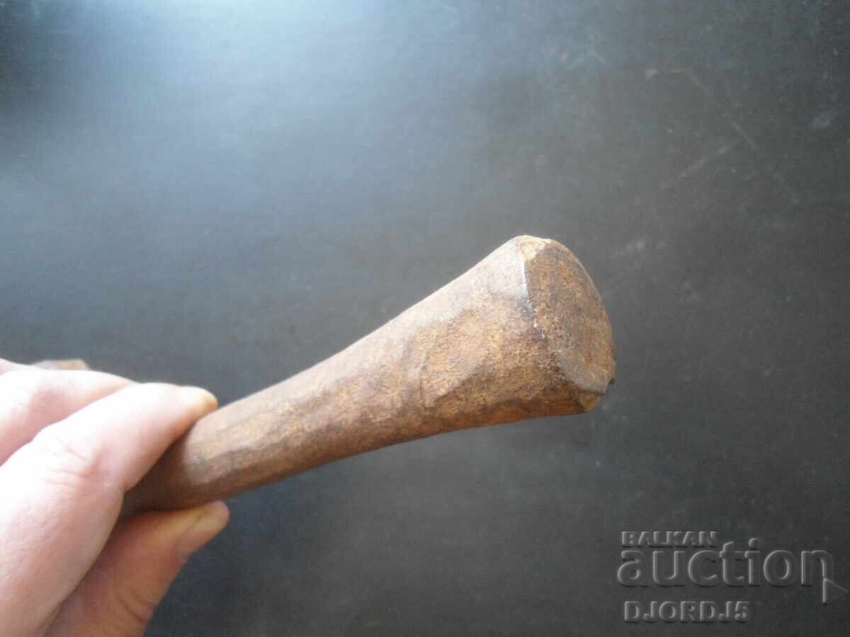 Δημοπρασία Ένα παλιό αμόνι φουρκέτας