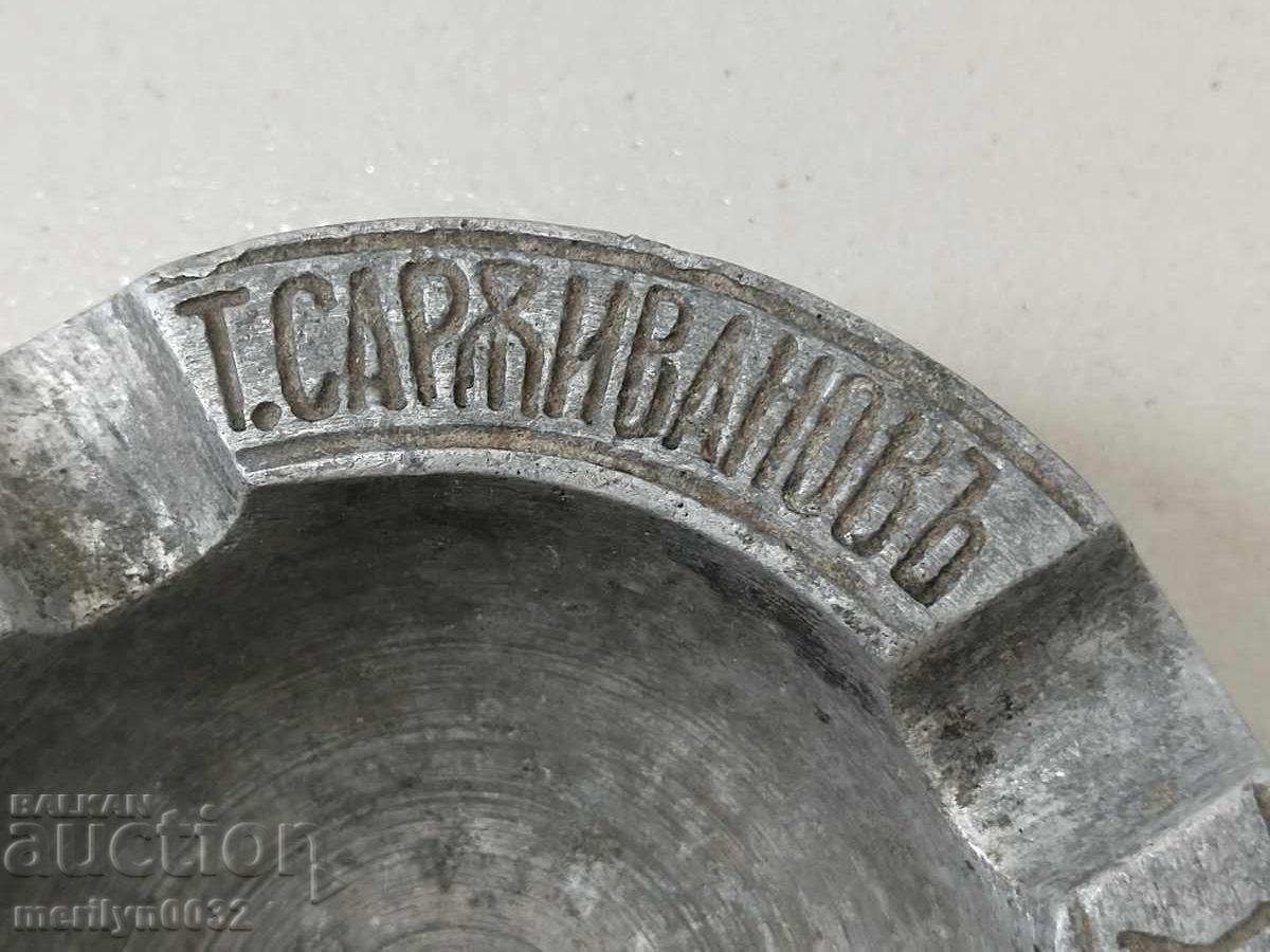 Delivery of Old royal ashtray from a hotel, cafe