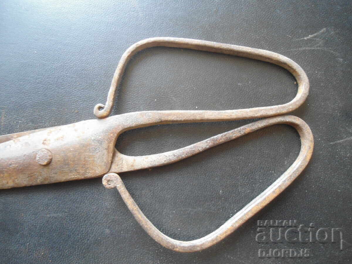 Old forged scissors with price 5.00 BGN | € 2.56 Old forged scissors with price 5.00 BGN | € 2.56