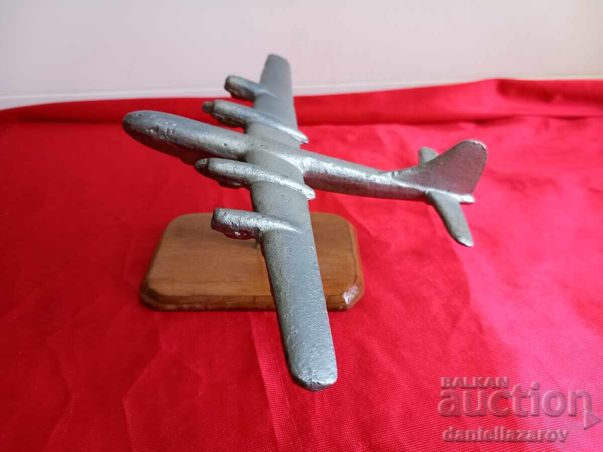 Licitație Statuetă Avion Militar Bombardier B29 Licitație Statuetă Avion Militar Bombardier B29