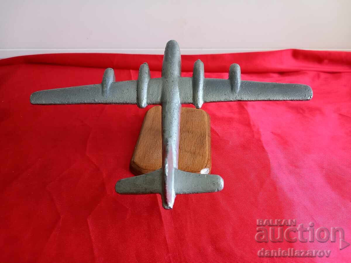 Livrarea Statuetă Avion Militar Bombardier B29 Livrarea Statuetă Avion Militar Bombardier B29