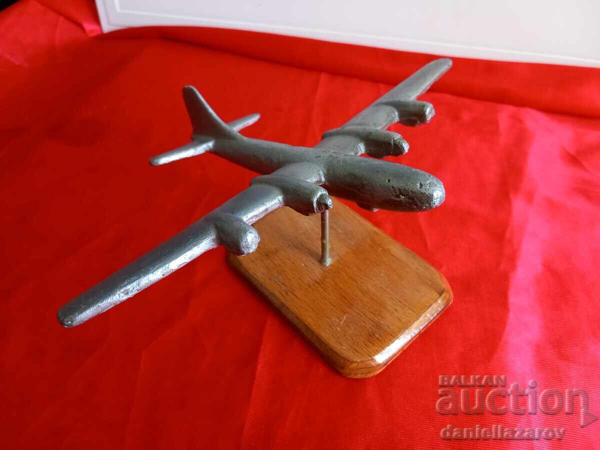 Statuetă Avion Militar Bombardier B29 Statuetă Avion Militar Bombardier B29