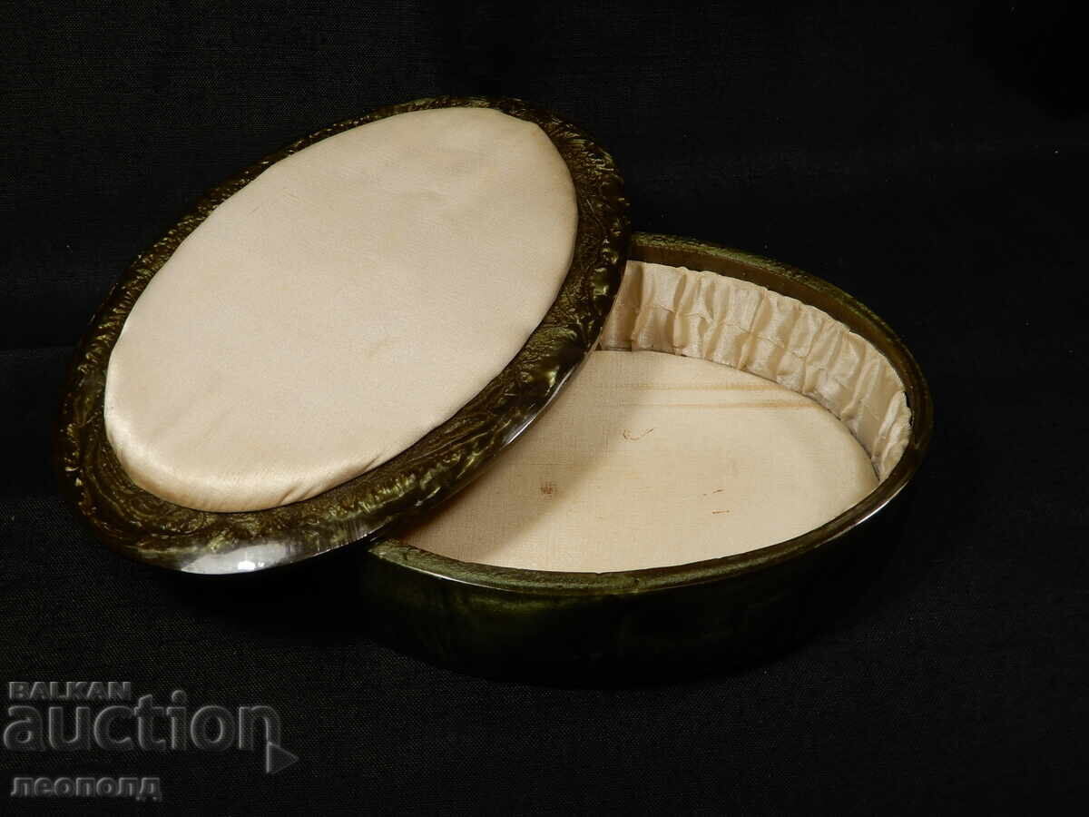 Аукцион СТАРА РЕТРО СОЦ КУТИЯ ЗА БИЖУТА КАТАЛИН