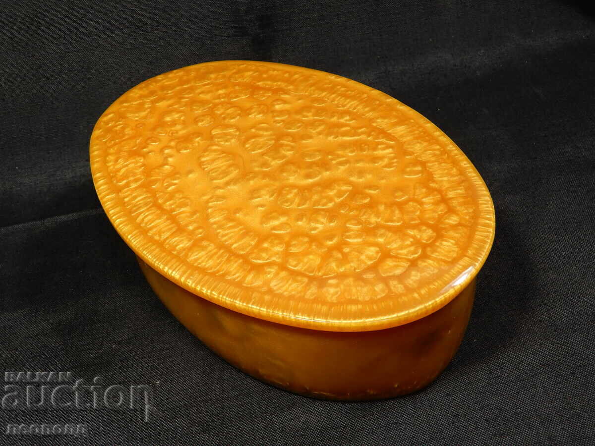 СТАРА РЕТРО СОЦ КУТИЯ ЗА БИЖУТА КАТАЛИН с цена 20.00 лв. | € 10.23