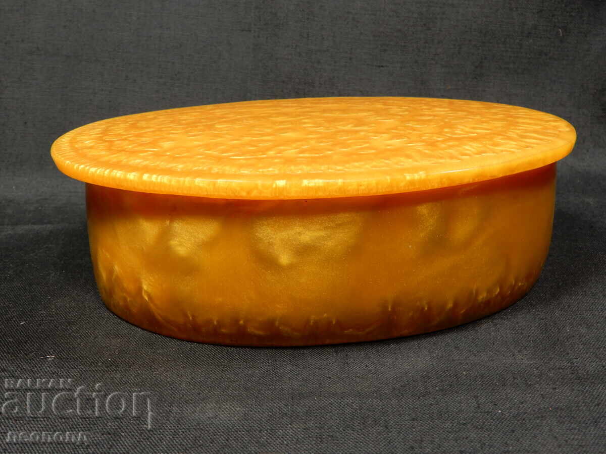 Доставка на СТАРА РЕТРО СОЦ КУТИЯ ЗА БИЖУТА КАТАЛИН