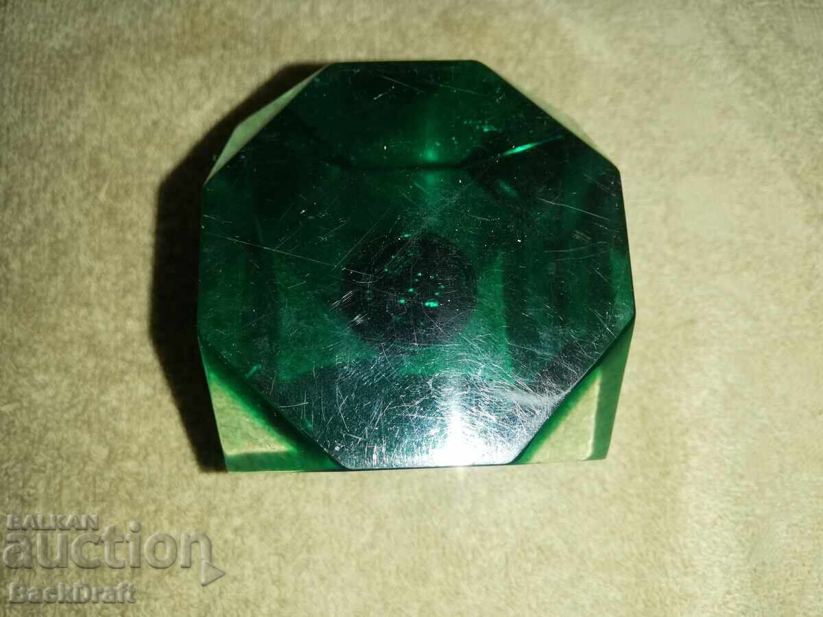 Prespapier UNU LIBRĂ STERLINĂ GB ROYAL MINT 1988 Monedă Comemorativă cu preț 59.00 BGN | € 30.17