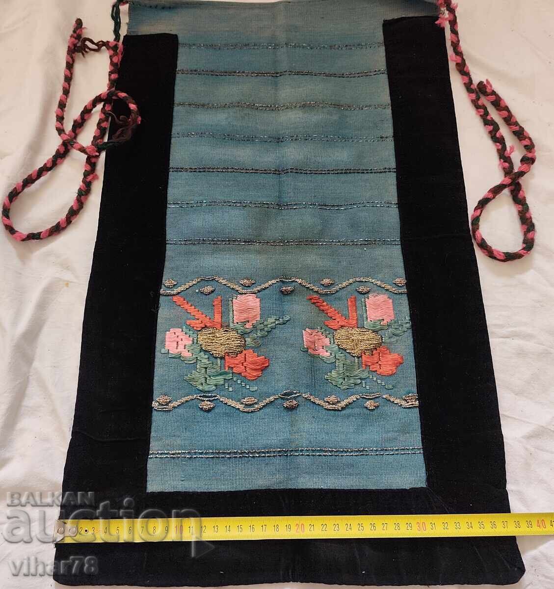 Auction An apron Auction An apron