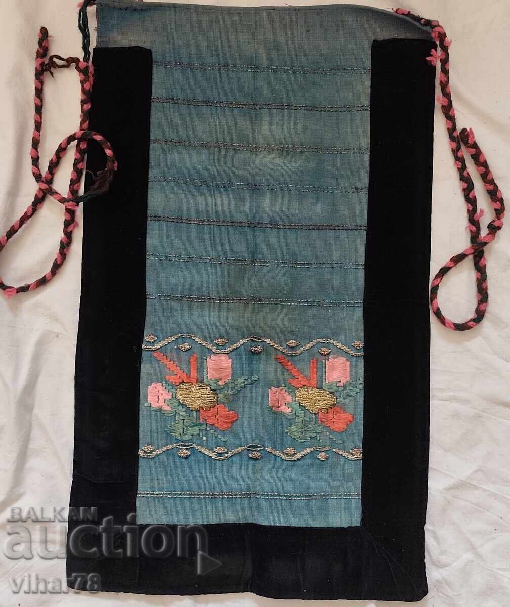 Delivery of An apron Delivery of An apron