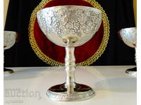 Cupa de vin din cupru argintat, pahar, viță de vie, struguri