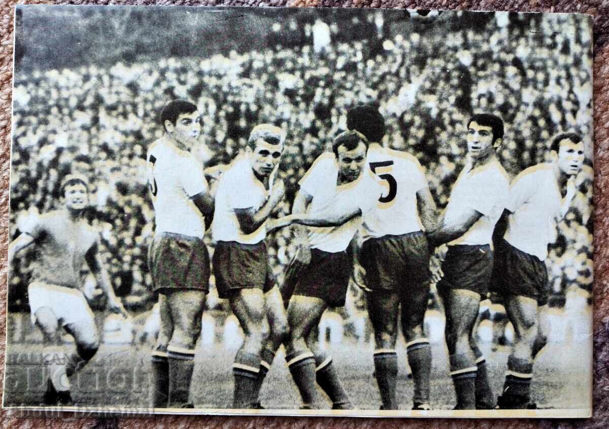 Спортна панорама - бр.11 , 1972 г. с цена 8.00 лв. | € 4.09 Спортна панорама - бр.11 , 1972 г. с цена 8.00 лв. | € 4.09