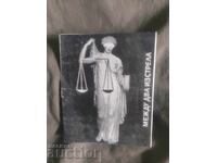 Teatrul Național pentru Tineret: Între două focuri