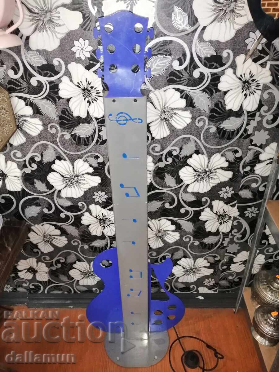 Δημοπρασία Μεταλλικό φωτιστικό δαπέδου (λάμπα) κιθάρα