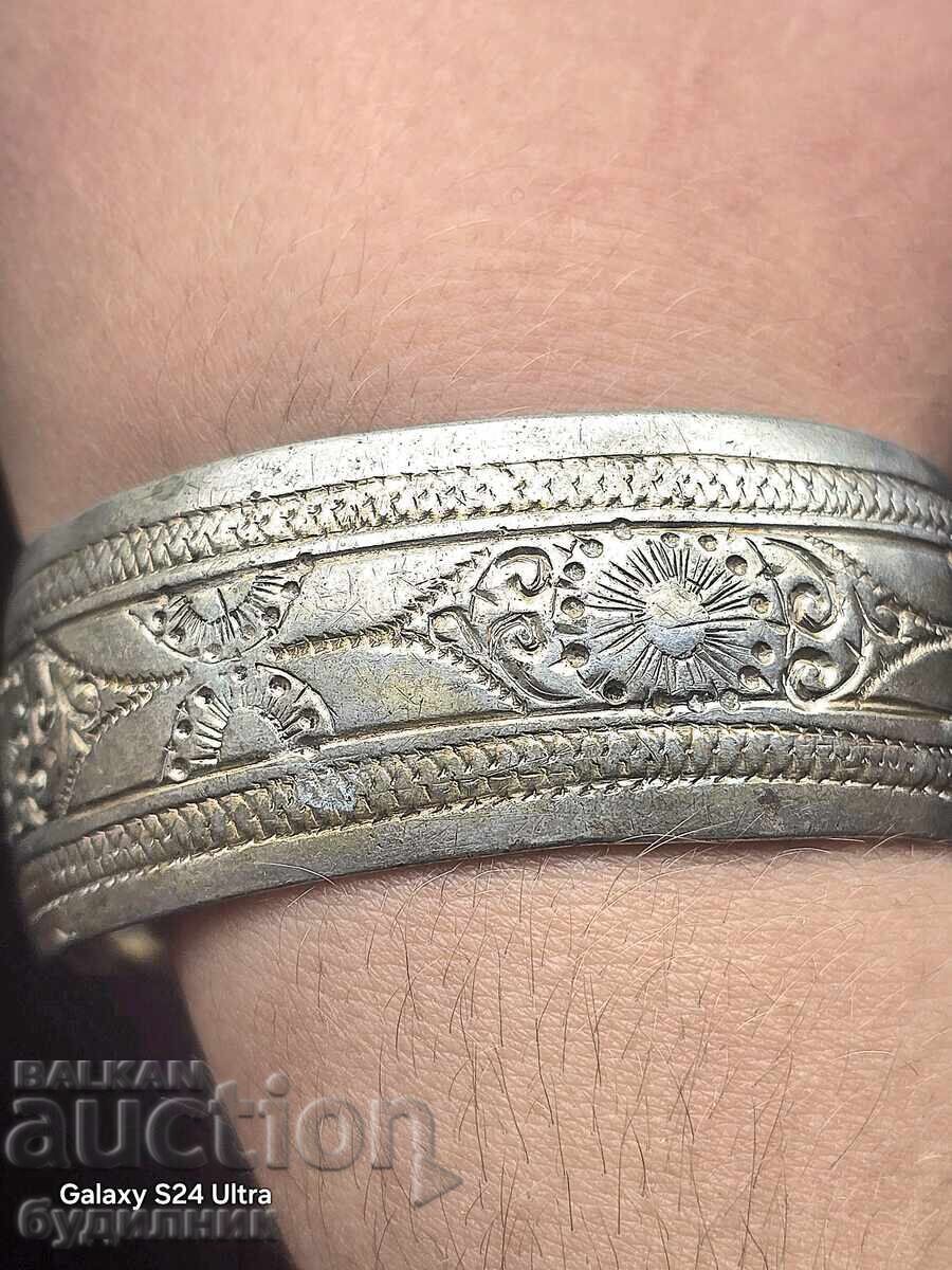 Solid Silver Bracelet. 46.55g. Listing over 100 Auctions with price 198.99 BGN | € 101.74 Solid Silver Bracelet. 46.55g. Listing over 100 Auctions with price 198.99 BGN | € 101.74