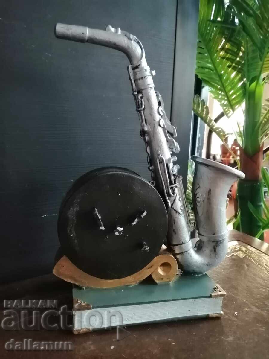 сувенир саксофон с часовник сувенир саксофон с часовник