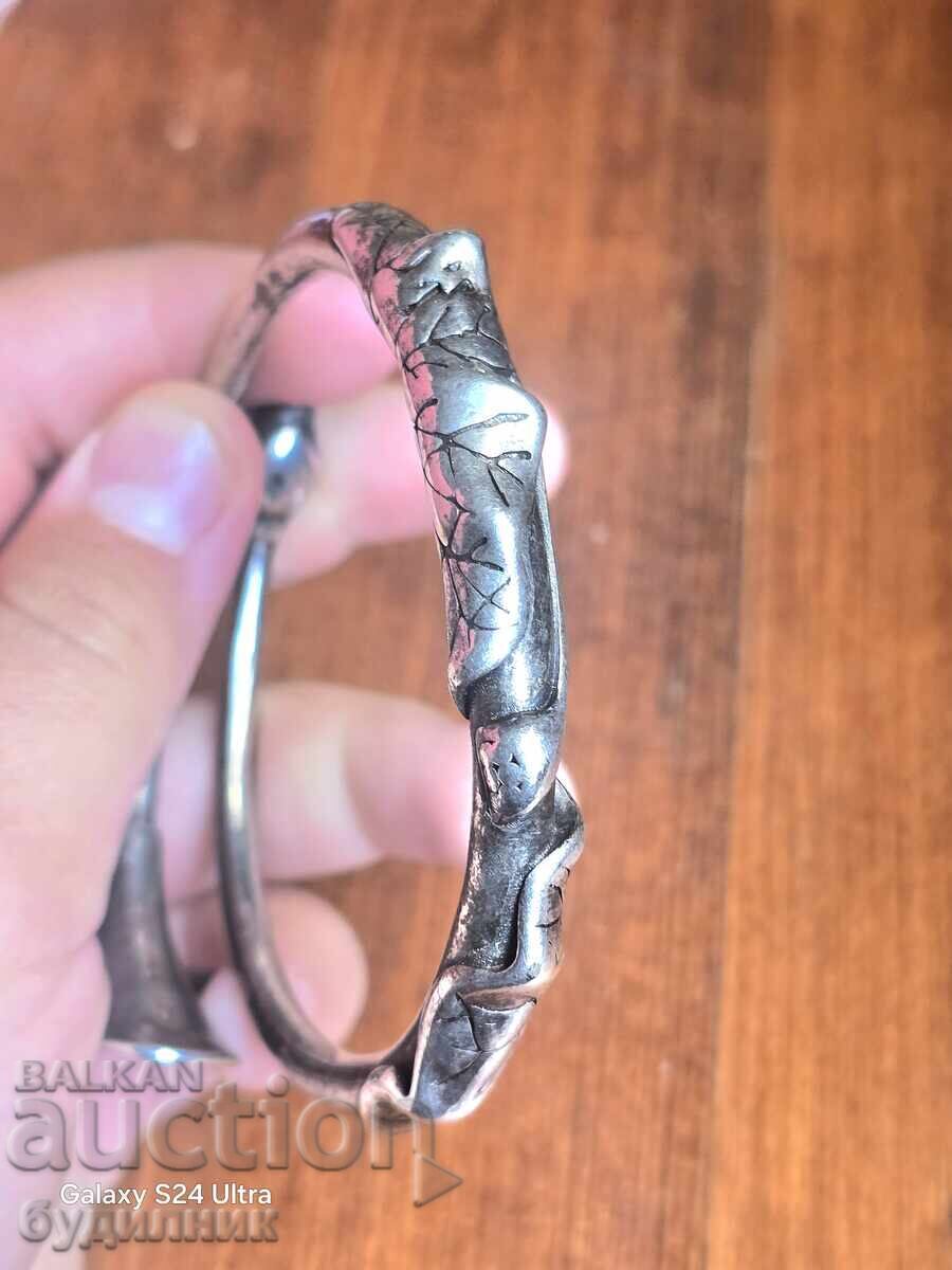 Auction Solid Silver Expandable Rigid Bracelet. 50.48g. For Sale Auction Solid Silver Expandable Rigid Bracelet. 50.48g. For Sale
