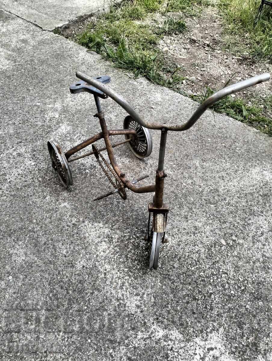 Tricicletă veche cu preț € 12.99 | 25.41 BGN Tricicletă veche cu preț € 12.99 | 25.41 BGN