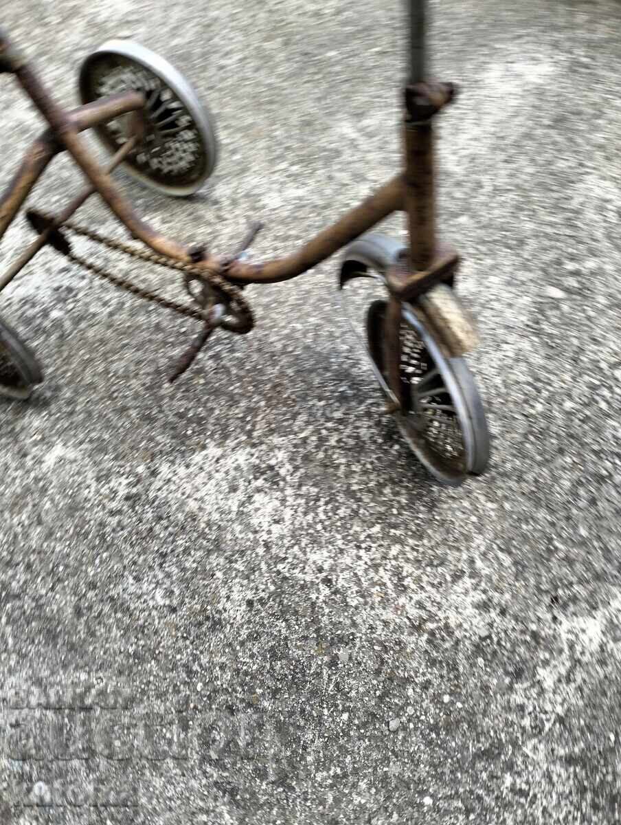 Licitație Tricicletă veche Licitație Tricicletă veche