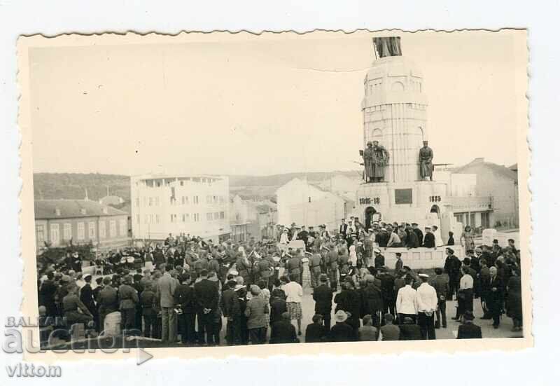 Welcoming the Wehrmacht in Tarnovo original photo 1941 WWII