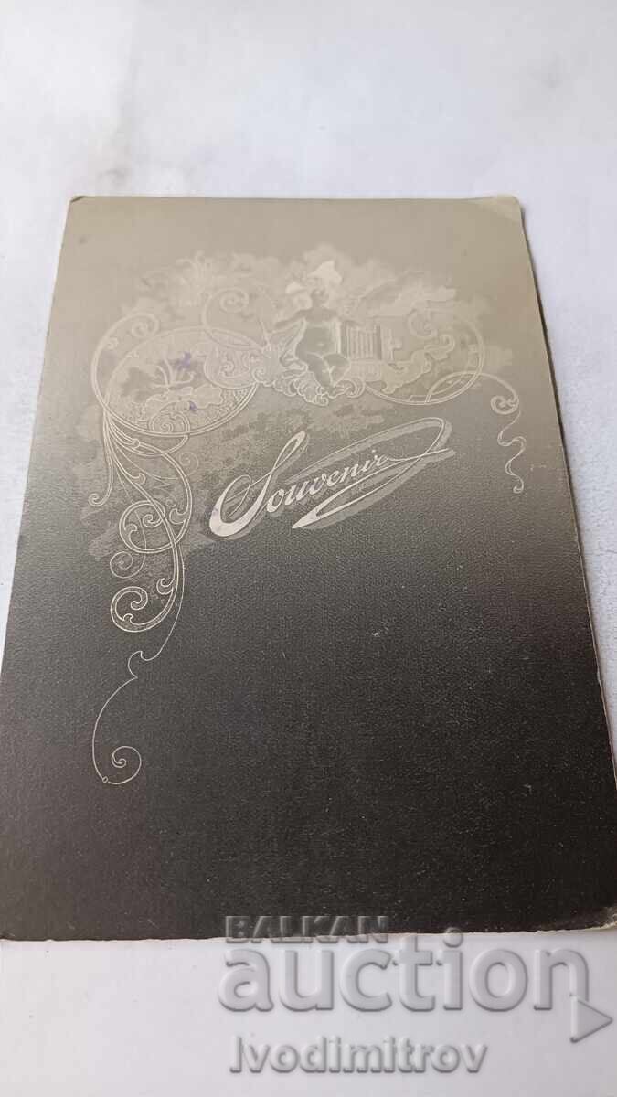 Φωτογραφία Άνδρας με μουστάκια και γυναίκα με λευκό φόρεμα Χαρτόνι με τιμή 7.45 BGN | € 3.81