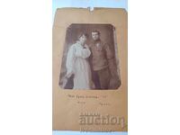 Φωτογραφία Αξιωματικού του 11ου πεζικού συντάγματος με παράσημο ανδρείας και νεαρή γυναίκα