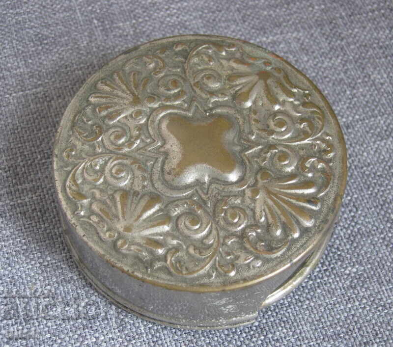 Αρχαίο πτυσσόμενο φλιτζάνι ταξιδιού Αρχαίο πτυσσόμενο φλιτζάνι ταξιδιού