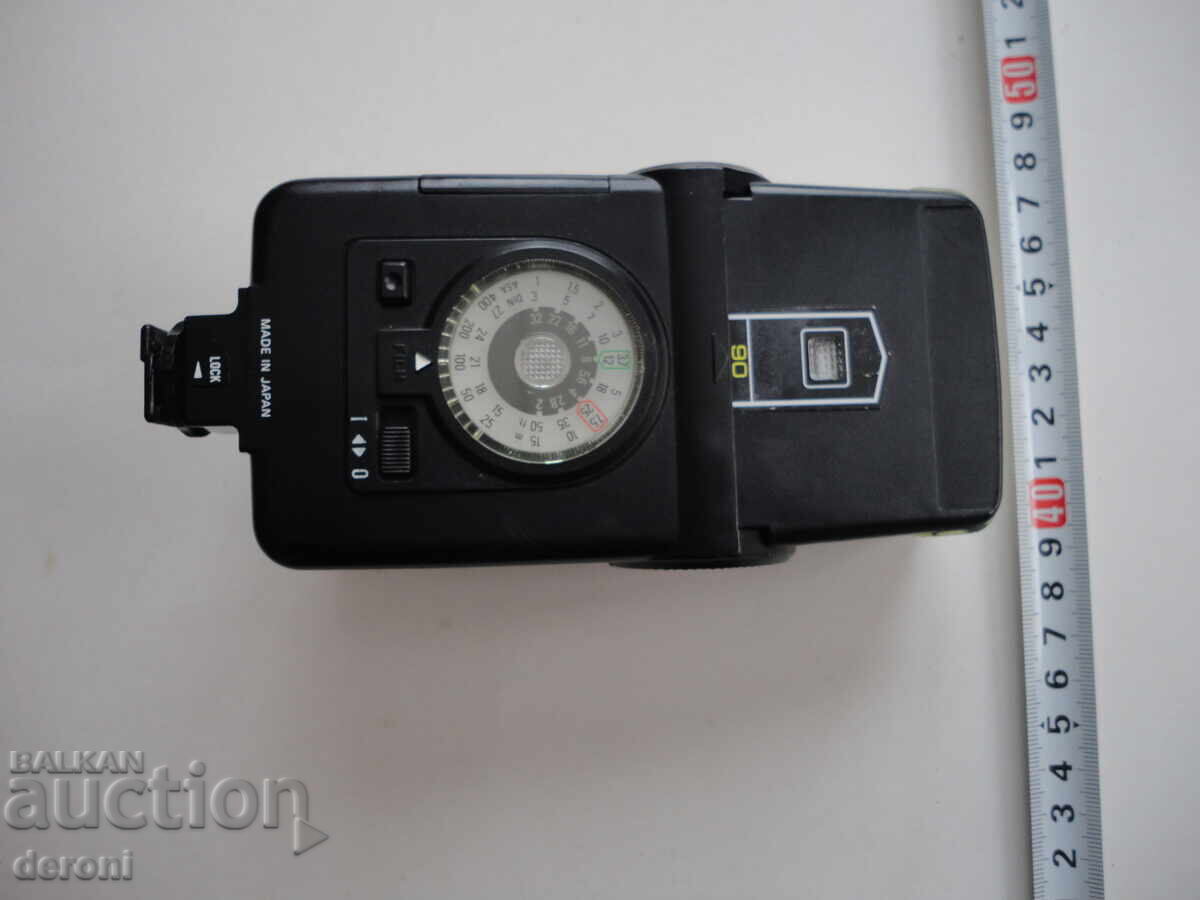 Светкавица Euroblitz 230 Plus с цена 25.00 лв. | € 12.78