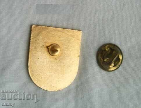 Значка - спортна стрелба, стрелбище, район Дефанс, Франция с цена 6.00 лв. | € 3.07 Значка - спортна стрелба, стрелбище, район Дефанс, Франция с цена 6.00 лв. | € 3.07