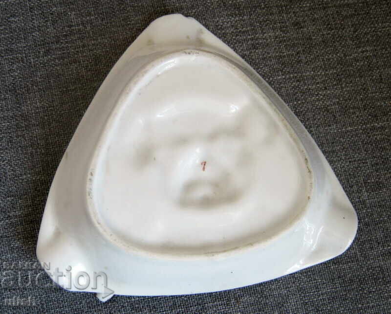 Стар фигурален порцеланов пепелник булдог пушач с цена 35.00 лв. | € 17.90