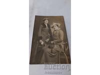 Φωτογραφία Δύο καλοντυμένων γυναικών