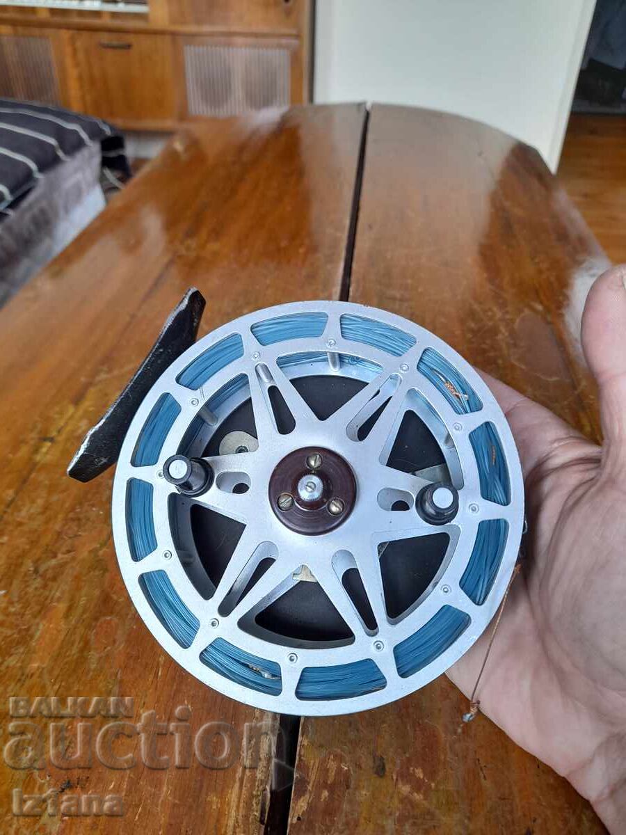 Παλιό καρούλι ψαρέματος με τιμή 47.00 BGN | € 24.03