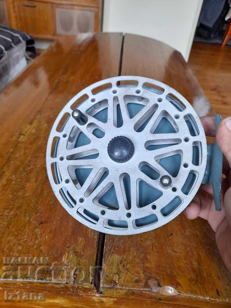 Стара риболовна макара с цена 57.00 лв. | € 29.14